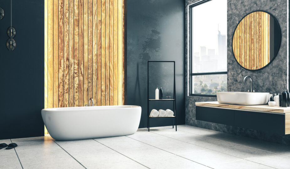 Stilvolles Badezimmerinterieur mit schönen Möbeln und Holzwand